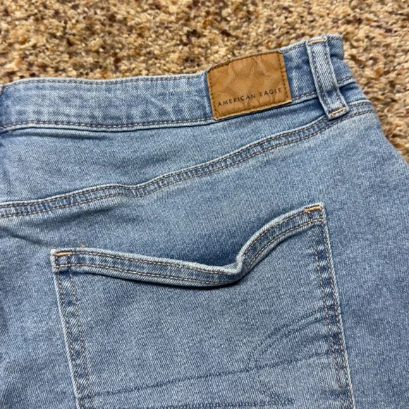 American Eagle Mom Shorts Womens 14 Light Wash Blue High Rise Stretch Denim 3 In - Picture 6 of 10